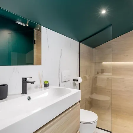 Pearl, Center Apartman