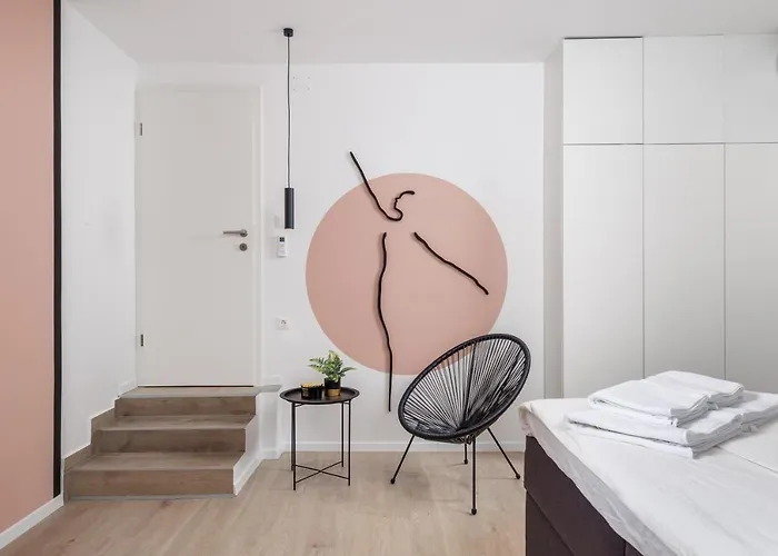 Pearl, Center * Abbázia