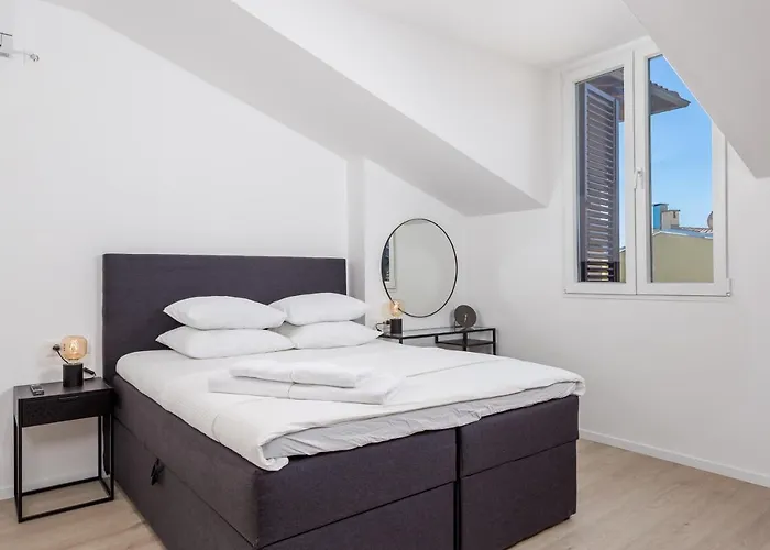 Pearl, Center Apartman