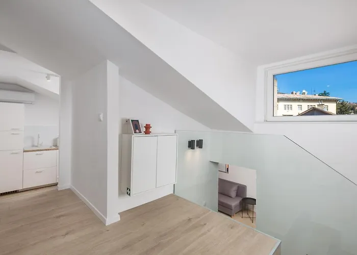 Pearl, Center Apartman