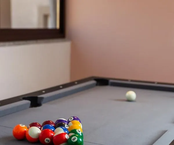 Pearl, Center Abbázia